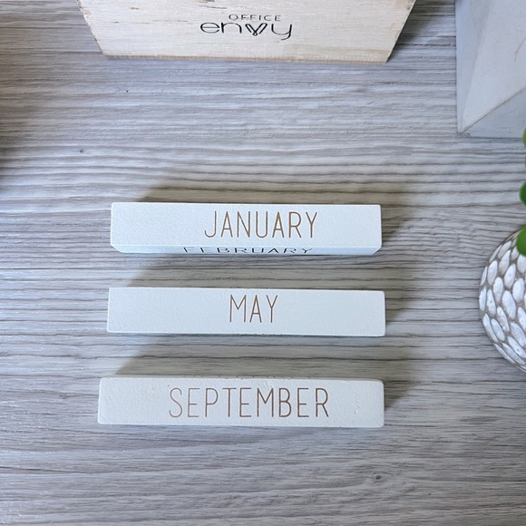 PINEAPPLE desk daily wooden block calendar - Picture 8 of 11